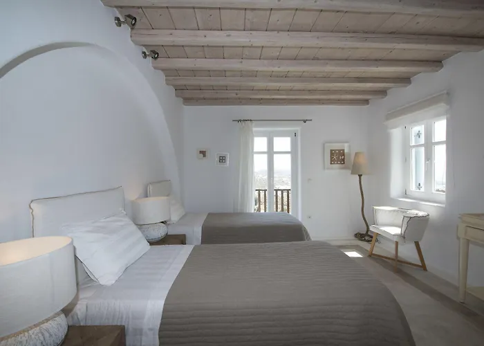 Azurite With Heated Pool By Diles Willa *